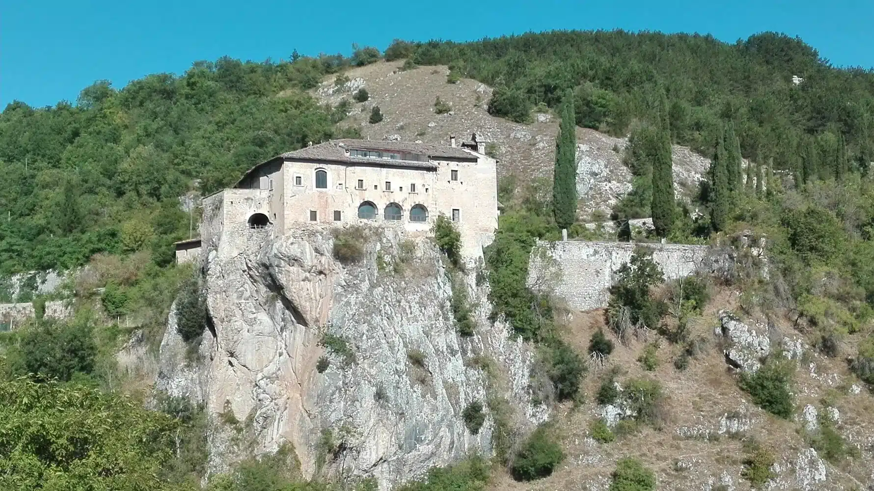 foto del monastero a Fossa fossa